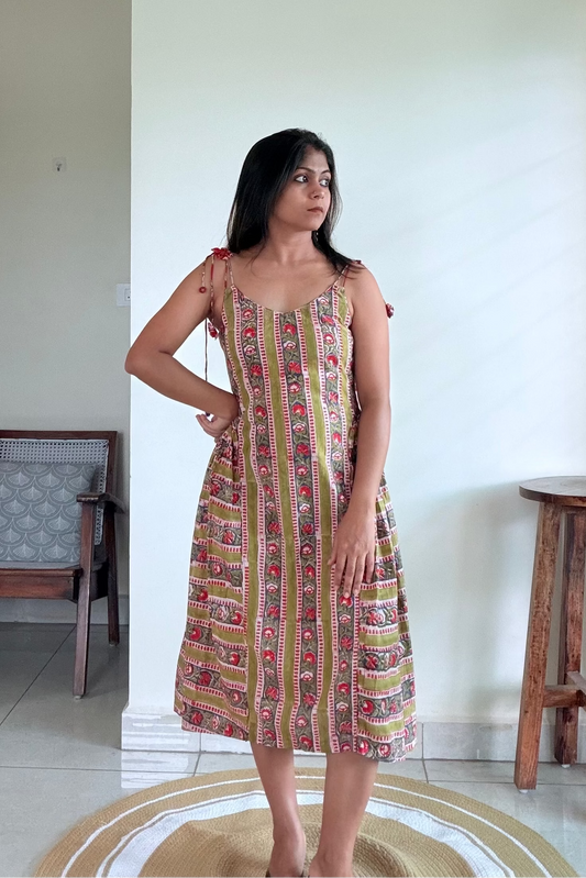 GREEN EUROPEAN WAIST TASSELS DRESS